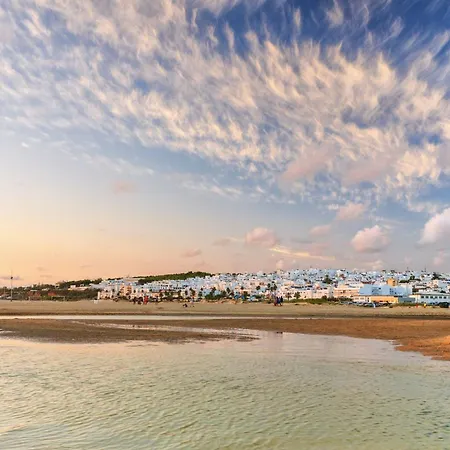 Surf House Playa אתר קמפינג קוניל דה לה פרונטרה