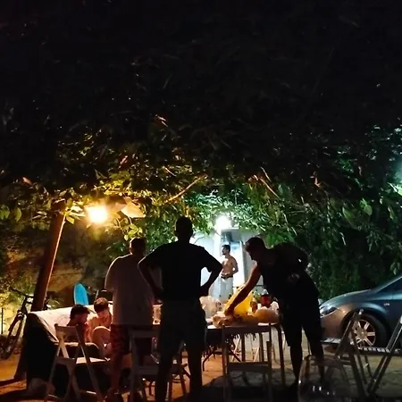 Surf House Playa קוניל דה לה פרונטרה