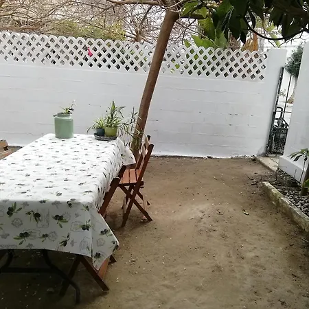 Surf House Playa * קוניל דה לה פרונטרה