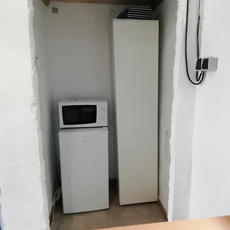 אתר קמפינג Surf House Playa קוניל דה לה פרונטרה